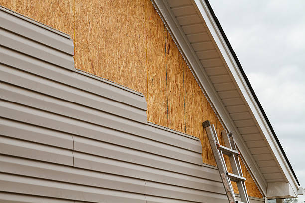 Professional Siding Repair technician working in Grapevine, TX